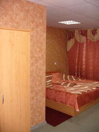 Гостиница Визит Нижний Новгород Стандартный двухместный номер с 1 кроватью или 2 отдельными кроватями-1