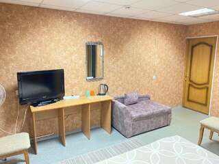 Гостиница Визит Нижний Новгород Двухместный номер с 2 отдельными кроватями, вид на сад-1